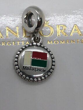 ✨🔥Pandora Madagascar Flag Charm